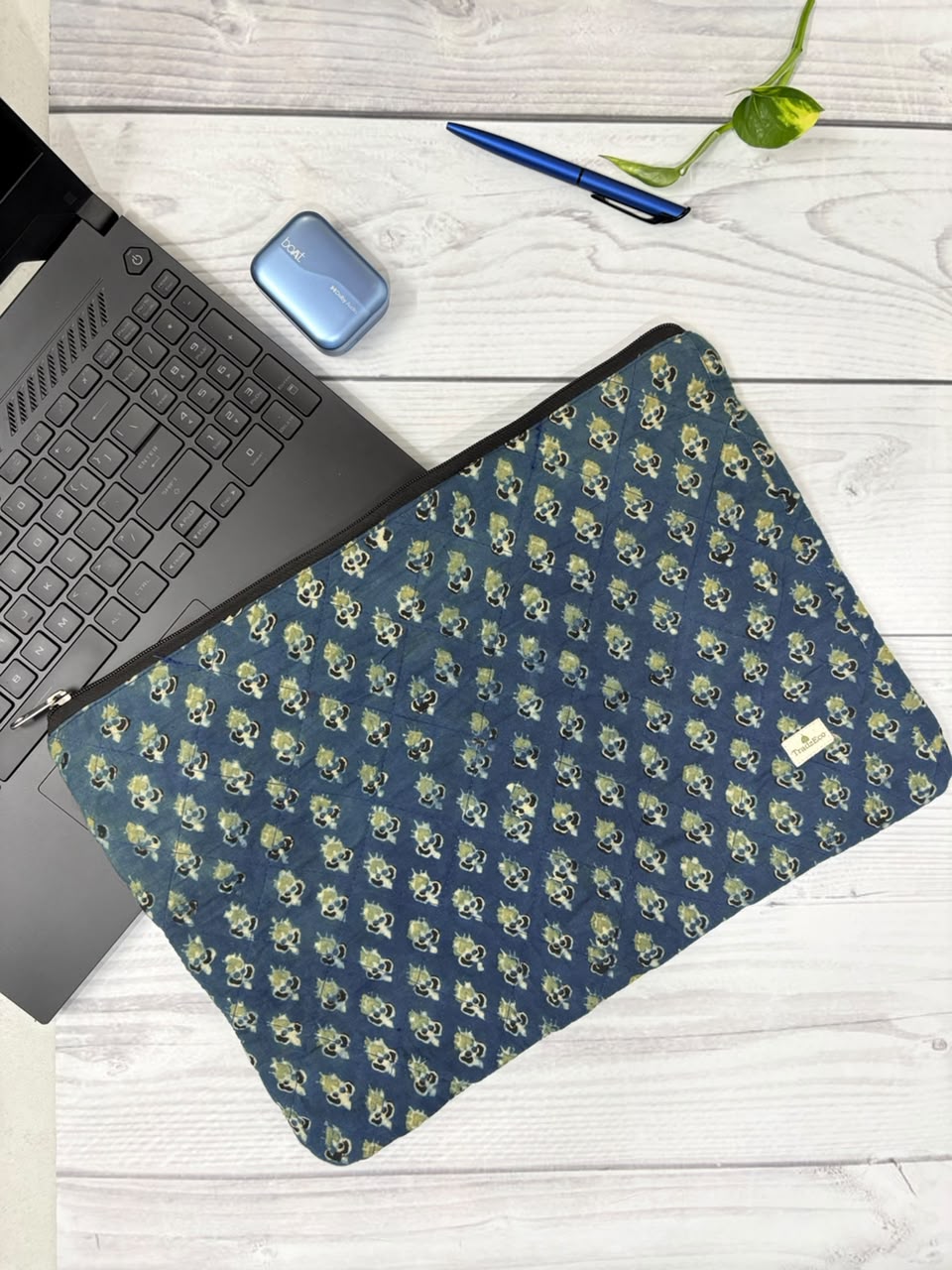 Neelambara Laptop Sleeve (Max) TradzEco