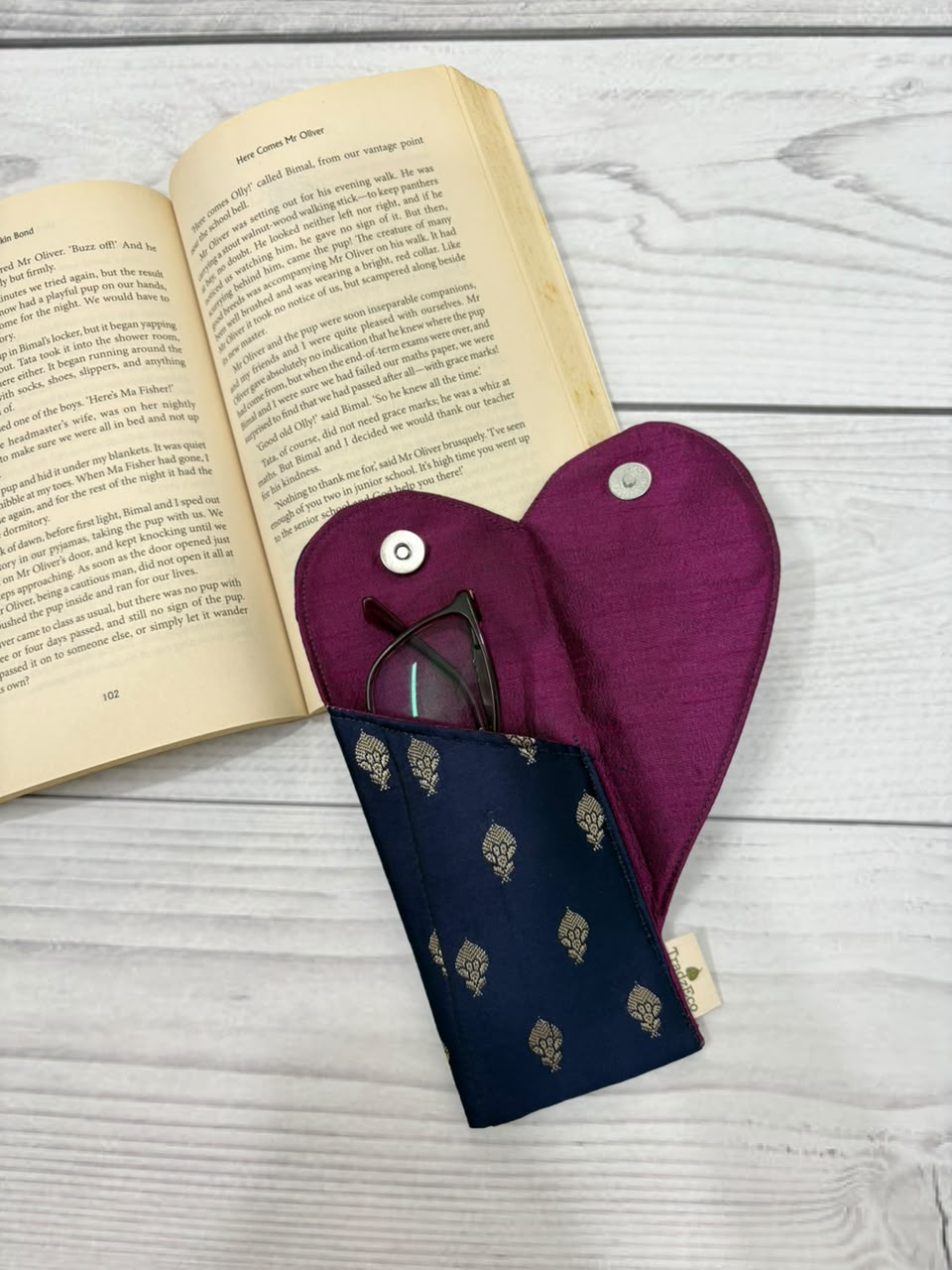 Neel Banarasi Corazón Case
